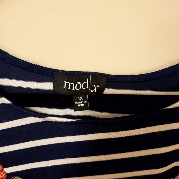 Womens striped floral detail blouse. Hi-low tunic style. - Picture 4 of 4